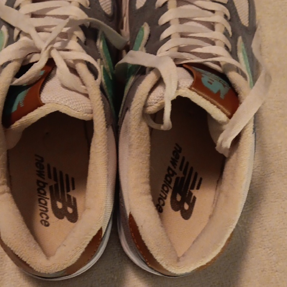 New Balance Gray and Green Retro Sneakers with Suede Mesh Upper - Picture 4 of 6